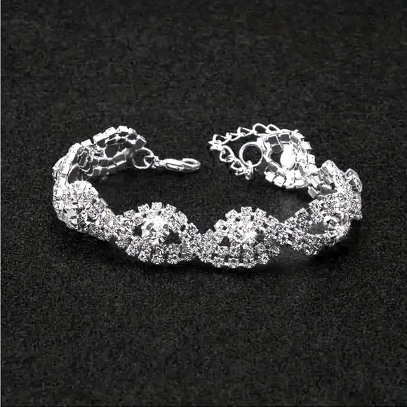 Rhinestone Diamond Silver Glam Sparkly Bling Bracelet Adjustable Length New - Picture 3 of 7